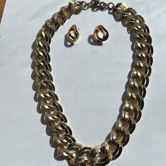 Vintage Monet Interlocking Links Earring & Necklace Matching Set - Picture 1 of 11